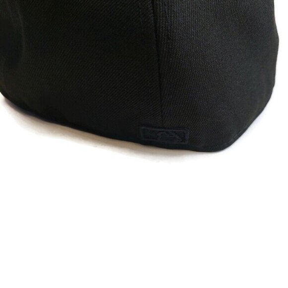 59Fifty New Era Size 7 1/4 Chicago White Sox Fitted Hat Cap Basic Black On Black - Picture 4 of 7